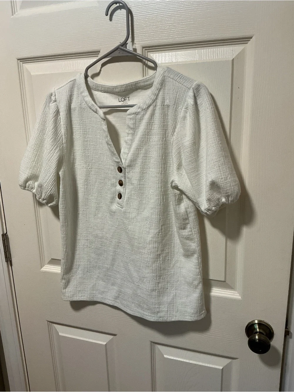 LOFT Outlet White Textured Henley Puff Sleeve Top Size Medium